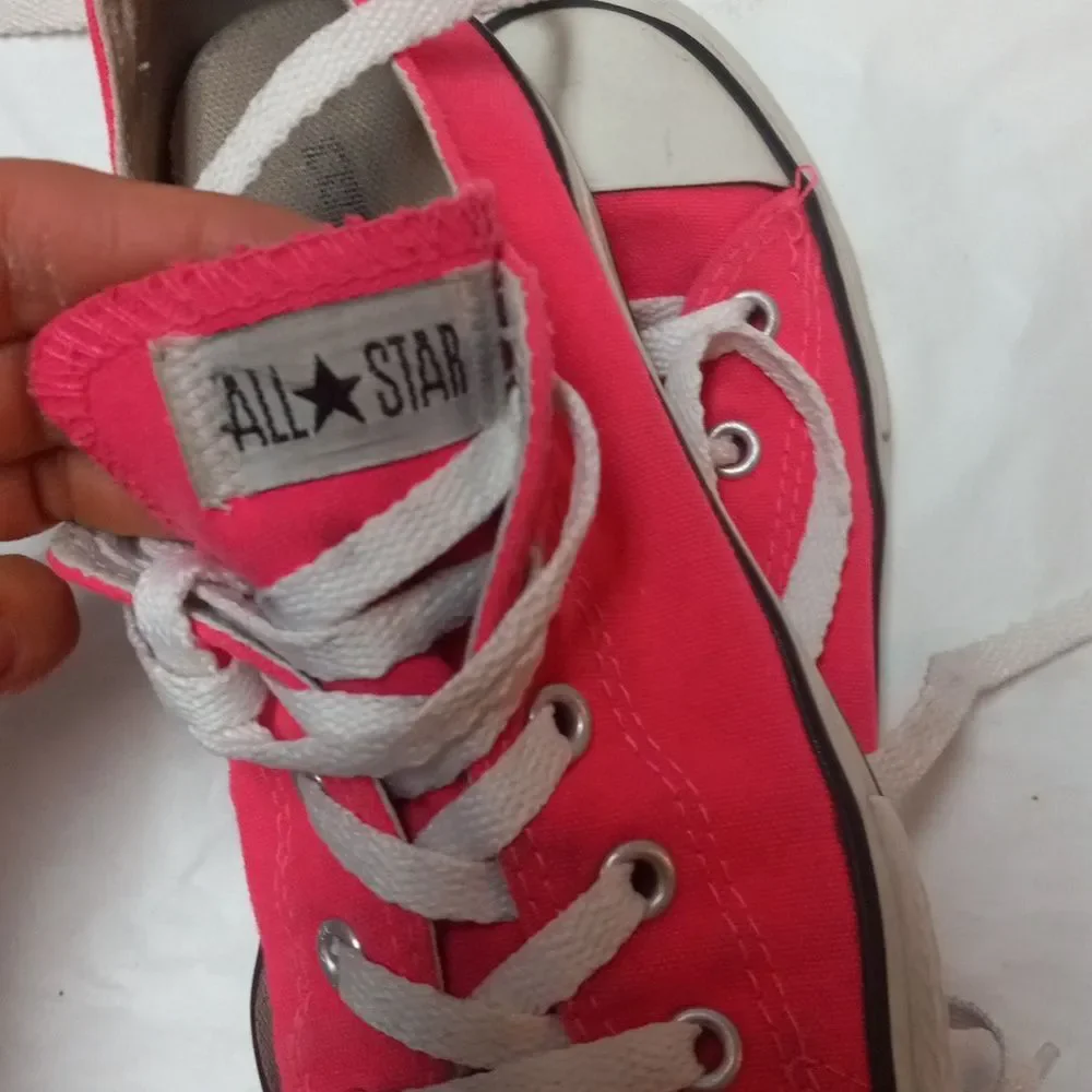 Converse Hot Pink Low Top Little Girl Size 2 Youth